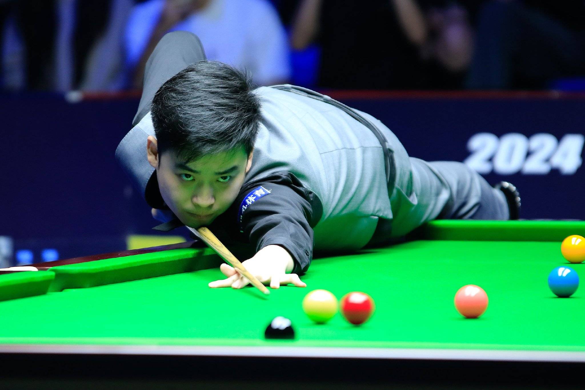 出色表现：球员技艺突出赛场上表现亮眼的简单介绍