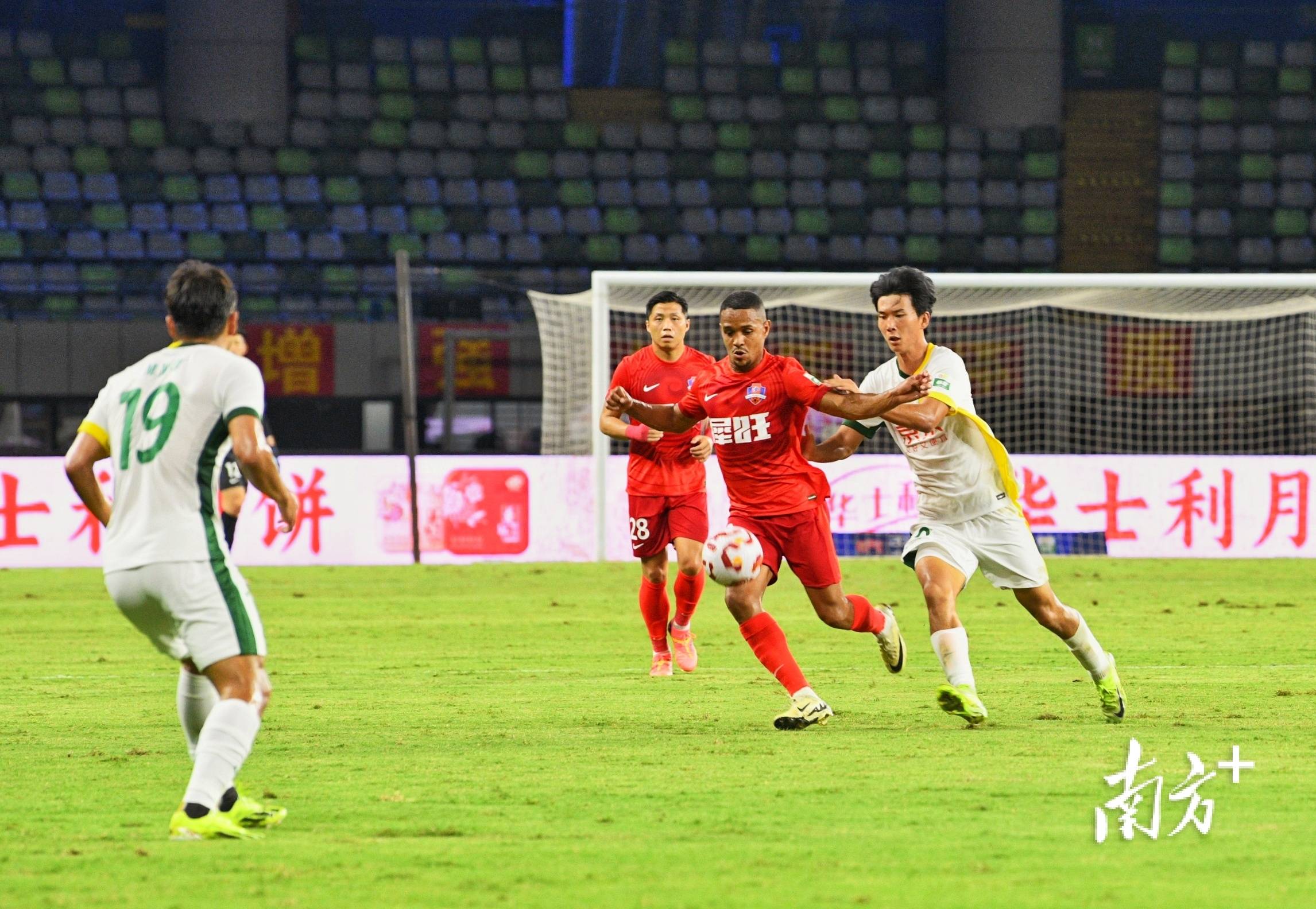 包含广州恒大客场挑战北京国安，坐镇主场取胜的词条