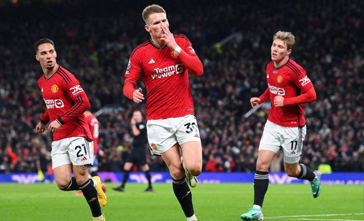 开云体育在线-曼联惨败引发主帅危机，球迷抗议声不断