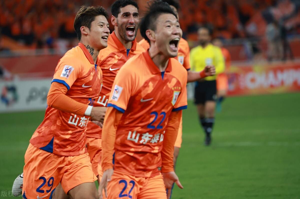 鲁能球员竭尽全力，为球队赢得一场胜仗的简单介绍